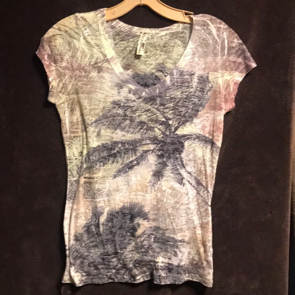 Fair Oaks size large studded tee cheap - Picture 1 of 3